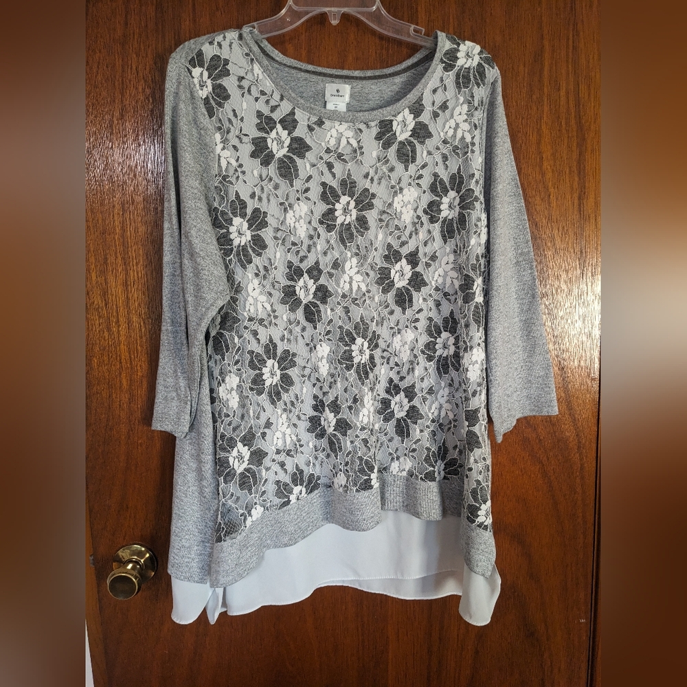 Dress Barn 2x grey lace front top